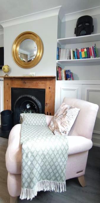 Windsor Cottage: Cosy, Charming, Full Of Character Exterior photo